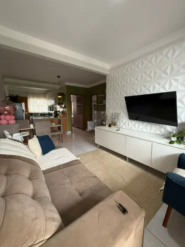 CASA SOBRE POSTA NO PARQUE BRASÍLIA (COMPLETA,PORTEIRA FECHADA)