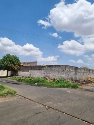 Terreno à venda no Lourival Parente