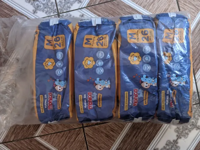 4 pacotes de fralda shortinho 
