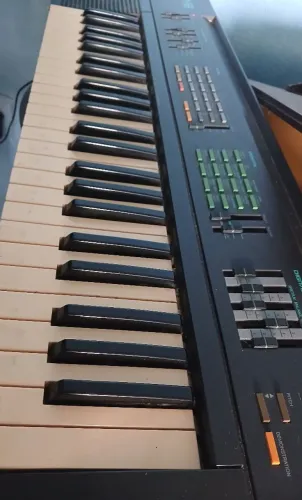Lindo teclado yamaha funcionando tudo
