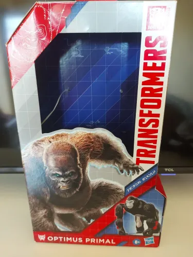 Brinquedo transformes,  novo na caixa  nunca usado. 