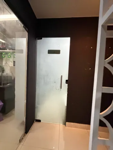 Porta de Vidro Jateado Temperado Completa