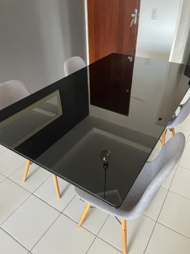 Mesa preta MDF laqueado com tampo de vidro