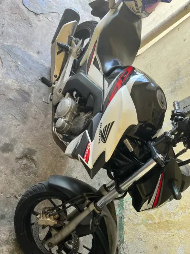 CB Twister 250 Branca - Conservada e Pronta para Rodar