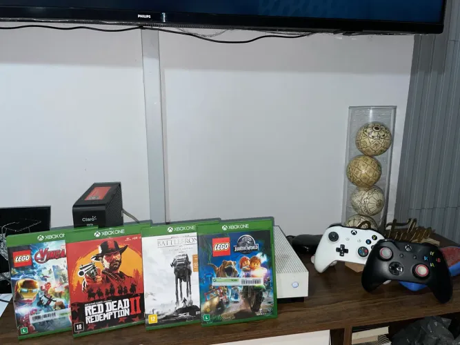 Xbox One S 1TB - Completo + Jogos e 2 Controles