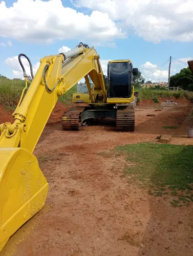 Escavadeira komatsu pc200