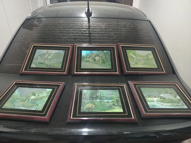 Quadros antigos refletivos