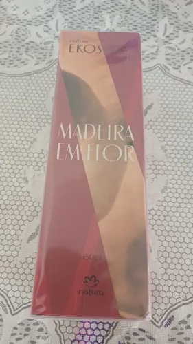 Natura Ekos Madeira em flor