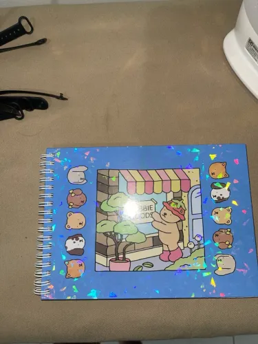 Livro de Colorir / Caderno Bobbie Goods - Capa Azul Holográfica