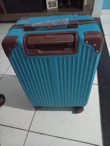 Vende-se uma mala para viagemnova