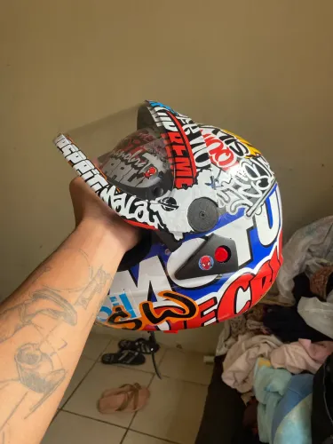 Capacete San Marino adesivado zero 62