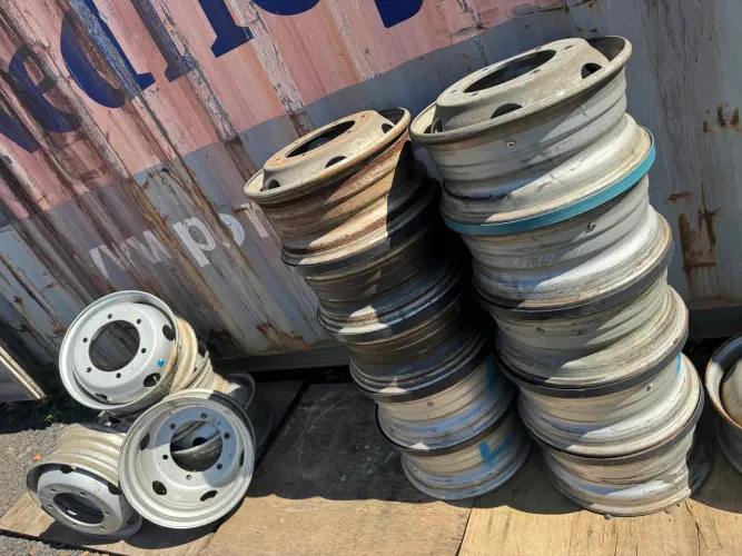 Rodas de ferro aro 17.5 6 furos com furo central 20cm usadas nacional