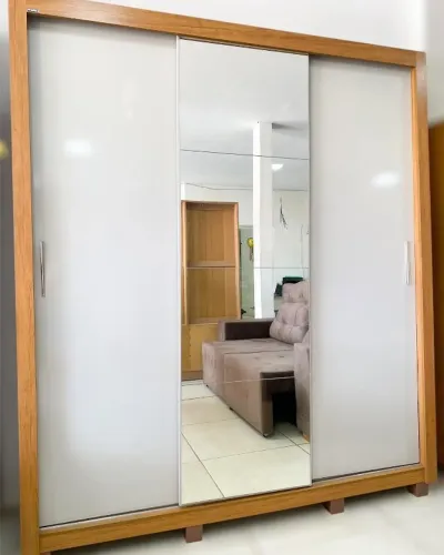 Roupeiro portas de correr com espelho
