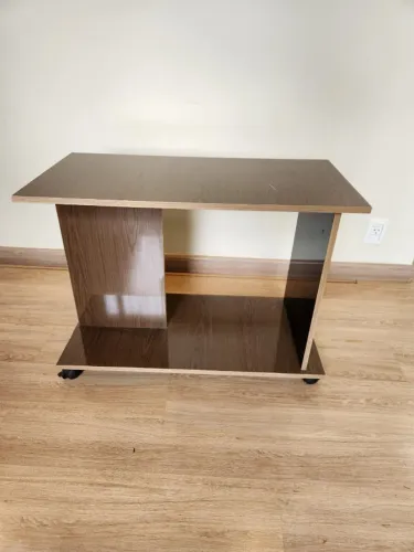 Mesa de Centro/Canto Moderna com Rodinhas - 81 cm