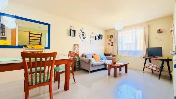 Imóvel para venda possui 84 metros quadrados com 3 quartos em Jardim Itu - Porto Alegre -