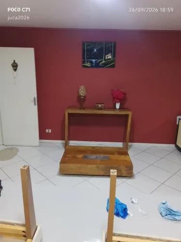 Móveis de madeira rústica usados