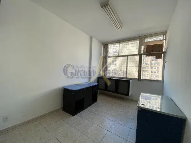SALA COMERCIAL DIVIDIDA EM DOIS AMBIENTES