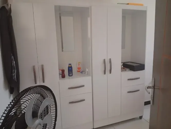 2 Guarda roupa que formam 1 só, Cor branco, 3 meses de uso