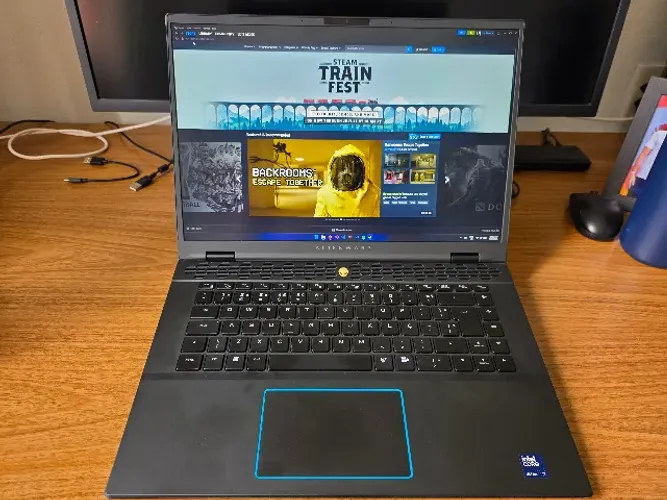 Dell Alienware m16 R2