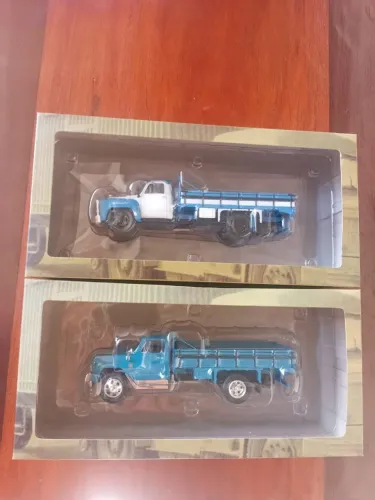 Caminhões escala 1/43