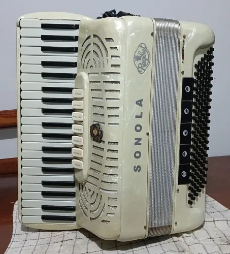 INSTRUMENTOS MUSICAIS