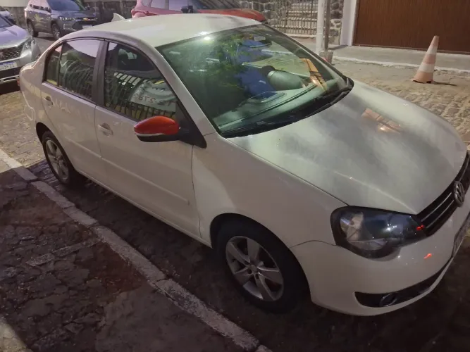 Volkswagen Polo Sed. Comfort. 1.6 MI Tot. Flex 8V 2014