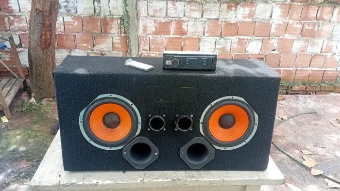 Caixa de som automotivo 