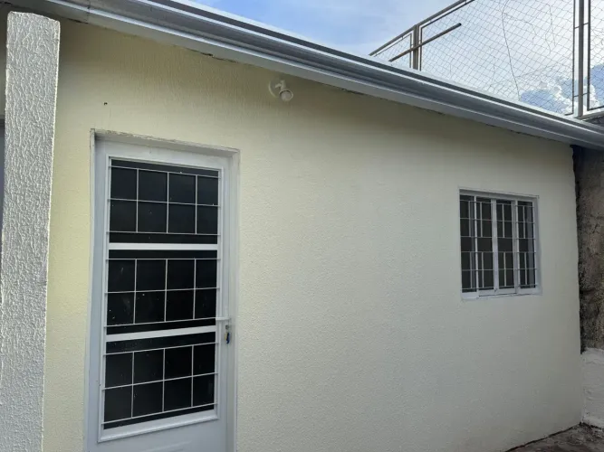 Casas/kitnet  locação Sta Rosa próximo ao Shopp Estação 