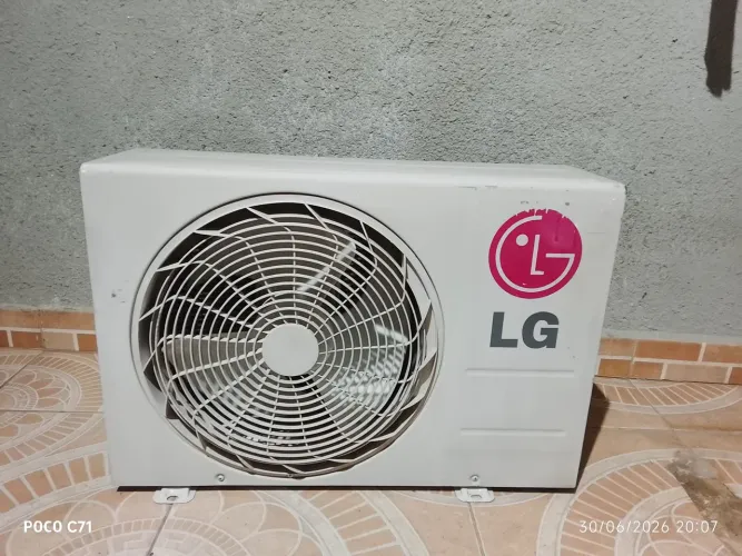 ar LG frio semi novo 12000 BTUs 220