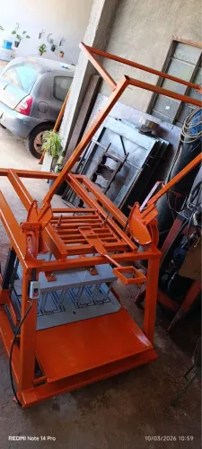 Máquina de Blocos Poedeira