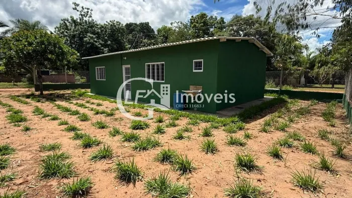 Chácara à venda no Centro de Palmeiras-MS: 3 quartos, 2 suítes, 1 sala, 3 banheiros, 4 vag