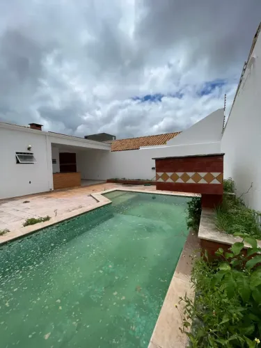 ALUGUEL de Casa térrea, com quatro suítes e piscina, em condomínio, no Jardim Itália/ Cuia
