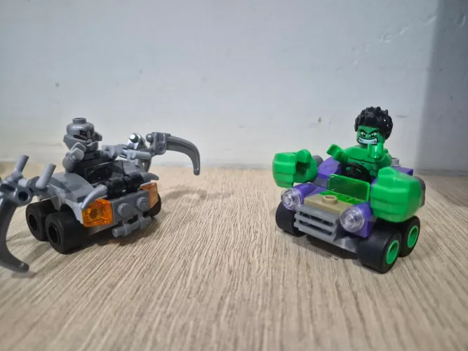 ? LEGO Mighty Micros: Hulk vs. Ultron (set 76066) ? original