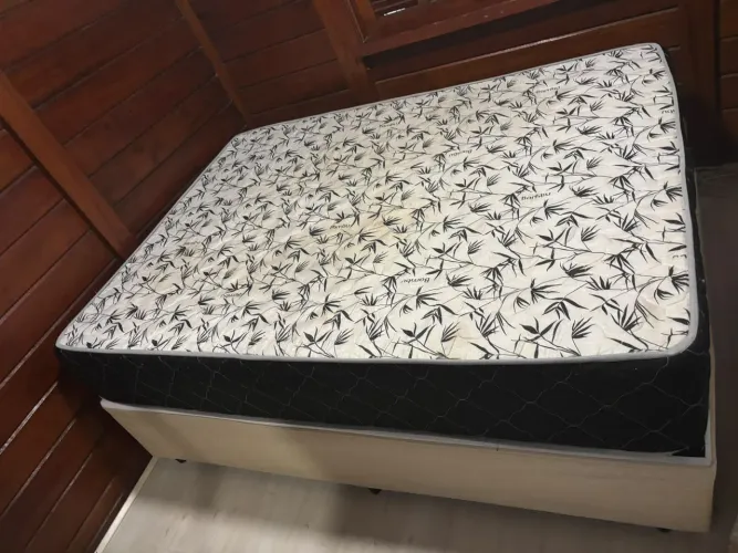 Cama Box com colchão