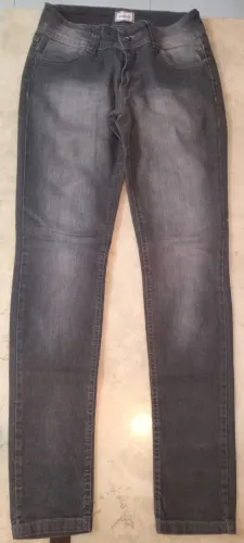 Desapego calça jeans preta feminina Barreds tam 36 leve defeito