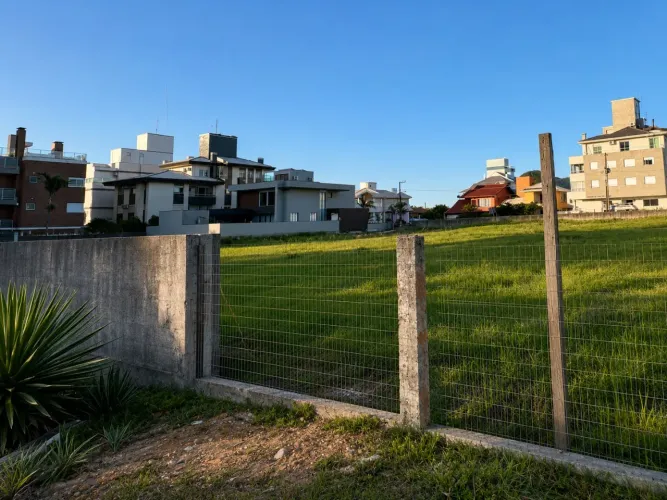 TERRENO EM QUADRA MAR NA PRAIA DOS AÇORES - OPORTUNIDADE RARA!