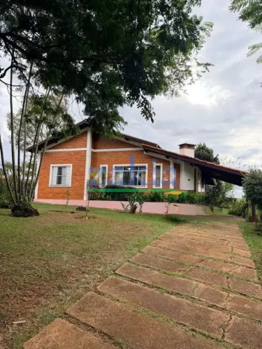 Casa de Campo com Vista Privilegiada para a Represa no Condomínio Riviera de Santa Cristin
