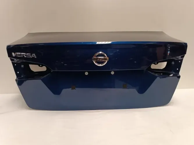 Tampa Traseira Nissan Versa 2022 A 2025 - Usada/Original #Azul