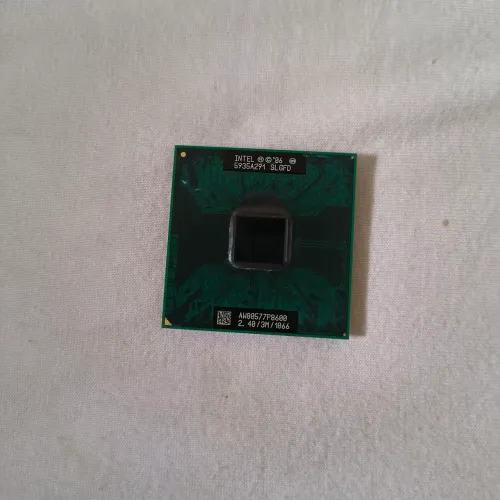 Intel Core 2 Duo P8600 2.40 GHz 2 núcleos / 2 threads