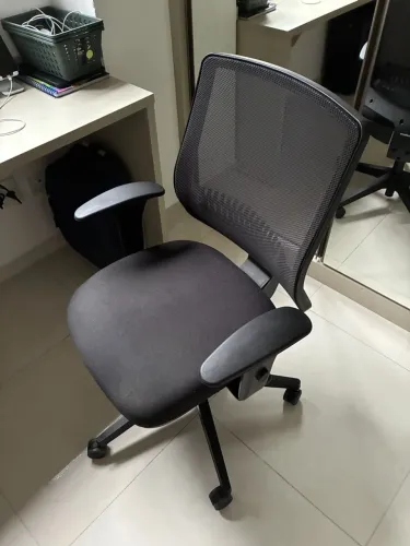 Cadeira FlexForm Uni All Black - Design Ergonômico e Base Giratória