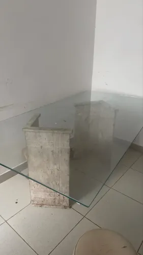 Vendo mesa de vidro com base granito