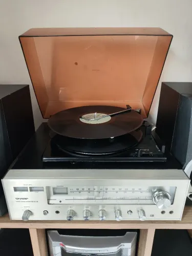 Rádio Sharp Vintage com Toca-Discos - Modelo SD-210B