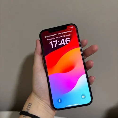 iPhone 12 zero sem detalhes
