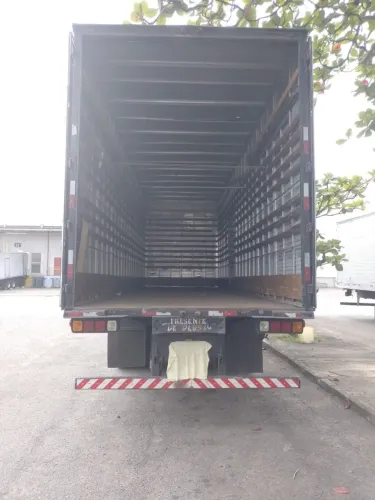 Caminhão Scania P94 260