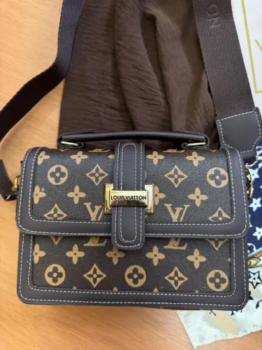 Bolsa Louis Vuitton Premium Feminino (Altura 13cm / Comprimento 22cm)