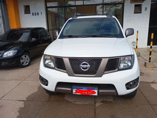 Nissan Frontier SV AT. CD 4X4 2.5 TB Dies. Aut. 2016