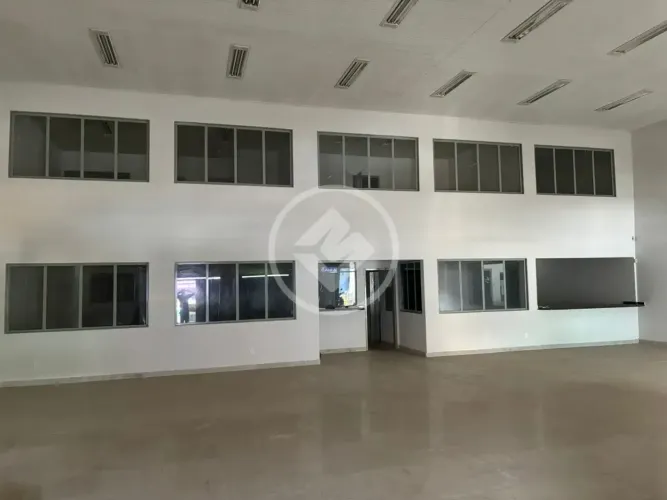 Sala comercial com 1.039 m² ideal para empresas de grande porte como materiais de construç