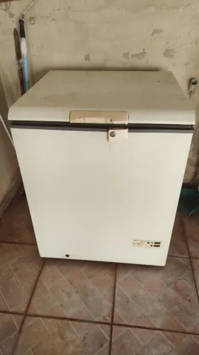 Freezer horizontal de uma porta