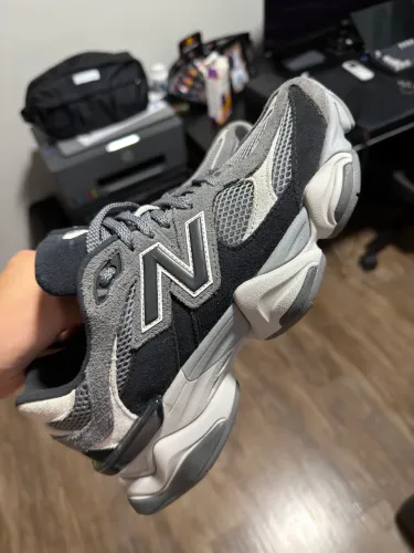 Tênis New Balance 9060 - 38