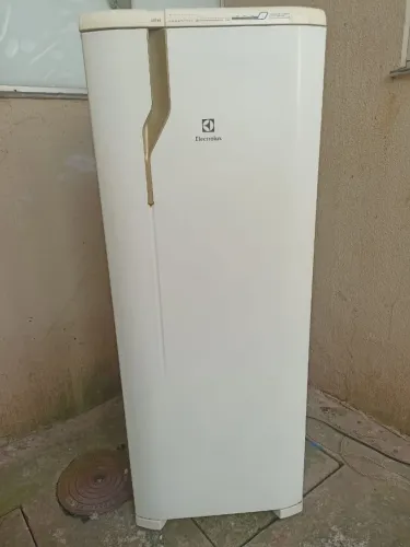 Geladeira Electrolux Frost free.